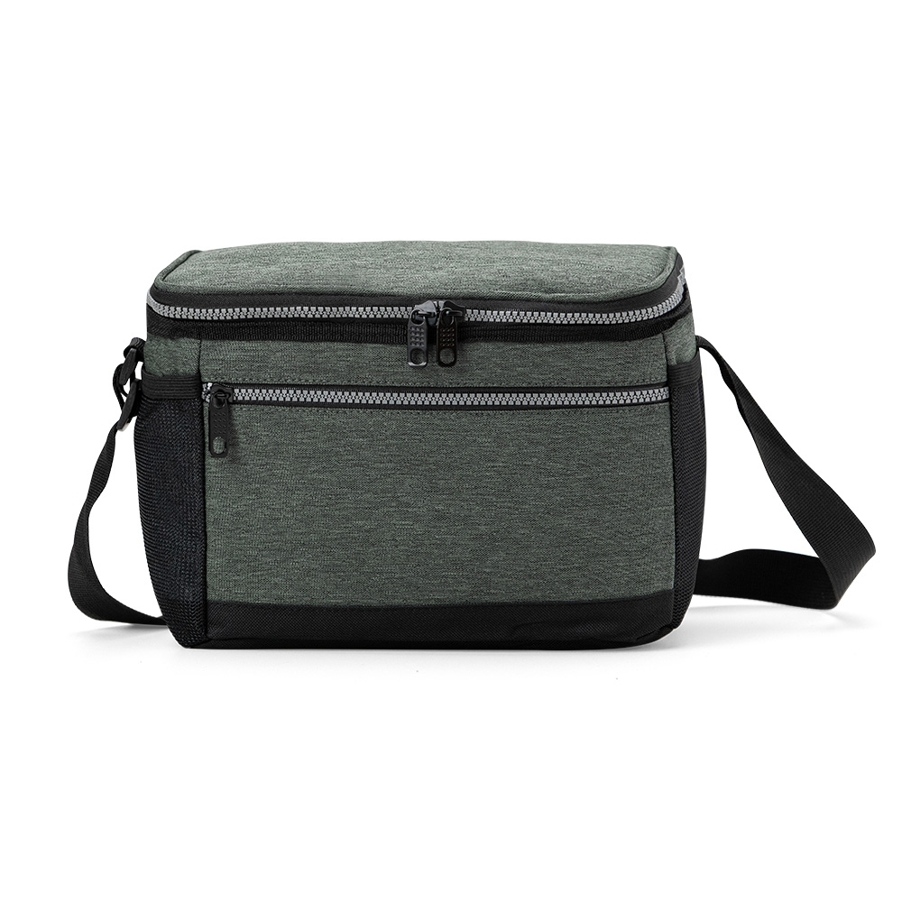 Bolsa térmica Personalizada 11 litros em nylon com dois compartimentos, bolsos laterais em malha e alça transversal com apoio para ombro