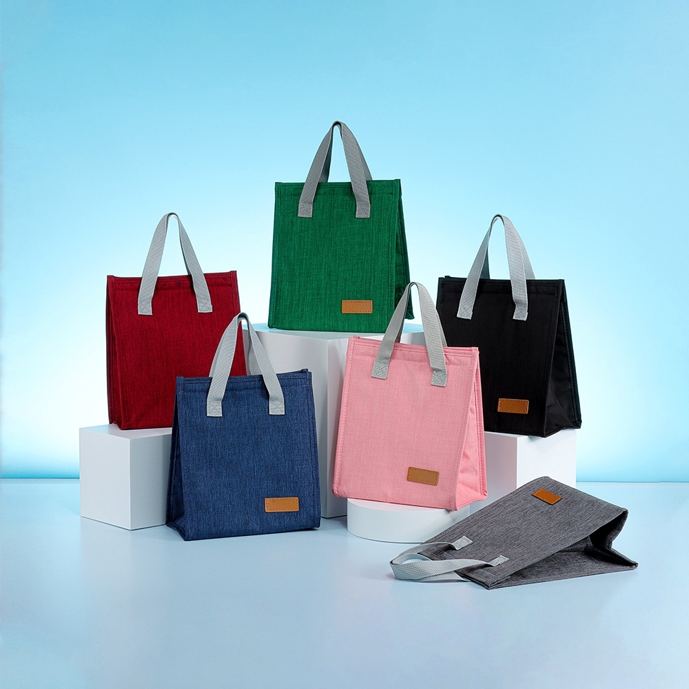 Bolsa térmica Personalizada 6 litros em Oxford com fechamento em velcro, alças de mão e plaquinha fixa