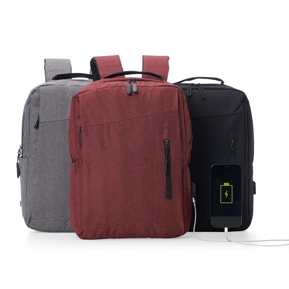 Mochila em Nylon 17L com Compartimentos e Entrada USB Externa