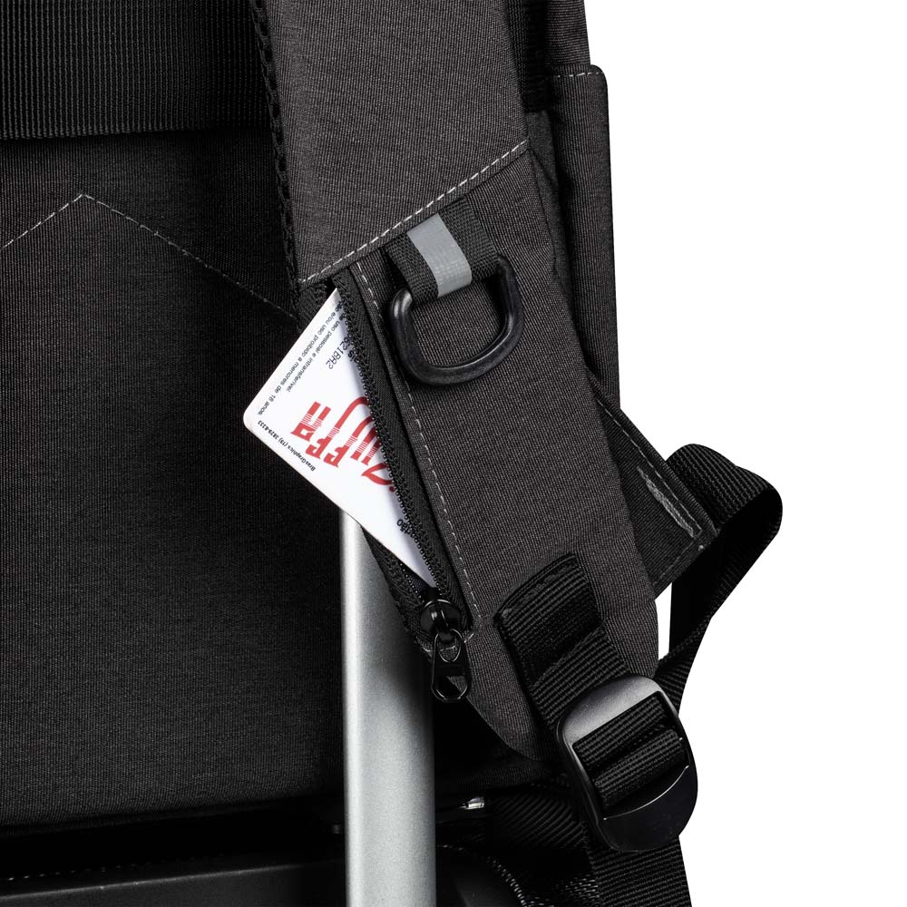 Mochila para Notebook 15,6” em Poliéster 600D e PU com USB